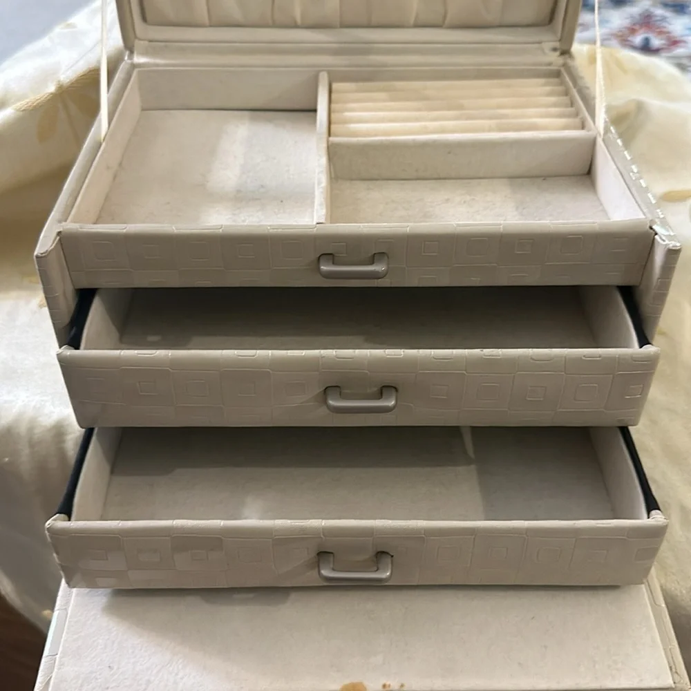 Velvet Lined 3 Drawer Jewelry Box / Organizer w/ Ring Tray and Necklace Belt.
